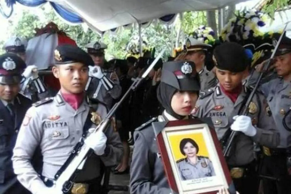 7 Potret Suasana Upacara Pemakaman Jenazah Bripka Anita 