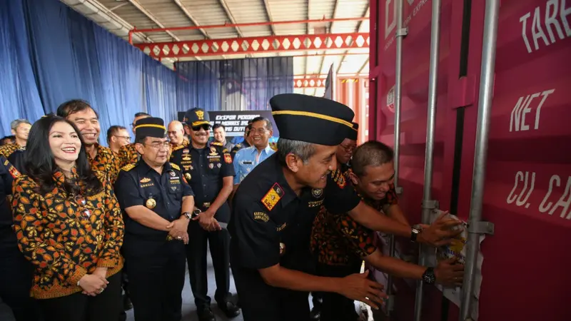 PT Philip Morris Indonesia (PMID),mengekspor perdana rokok premiumnya, Marlboro dan L&M ke pasar Duty Free Jepang. Dok Sampoerna.