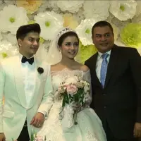 Gaun pengantin Chelsea Olivia bertabur 2500 berlian Swarovski yang didatangkan langsung dari Milan. Seperti apa indahnya gaun Chelsea Olivia?