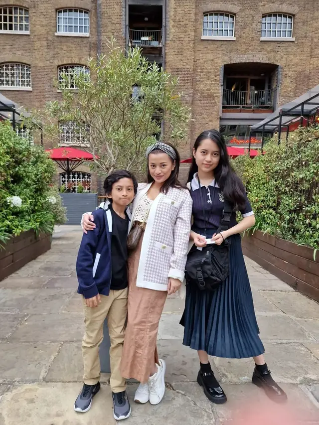 7 Potret Terbaru Serra Abbie Putri Angie Virgin yang Kini Makin Dewasa