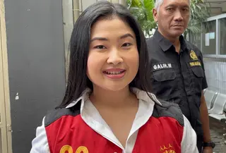 Mantan pegawai AIPA Laras Faizati Khairunnisa menjalani sidang putusan kasus dugaan penghasutan berujung demo rusuh pada akhir Agustus 2025. (Liputan6.com/Ady Anugrahadi)