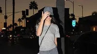 Kendall Jenner Tutupi Wajah Usai Unggah Foto Berbusana Senonoh