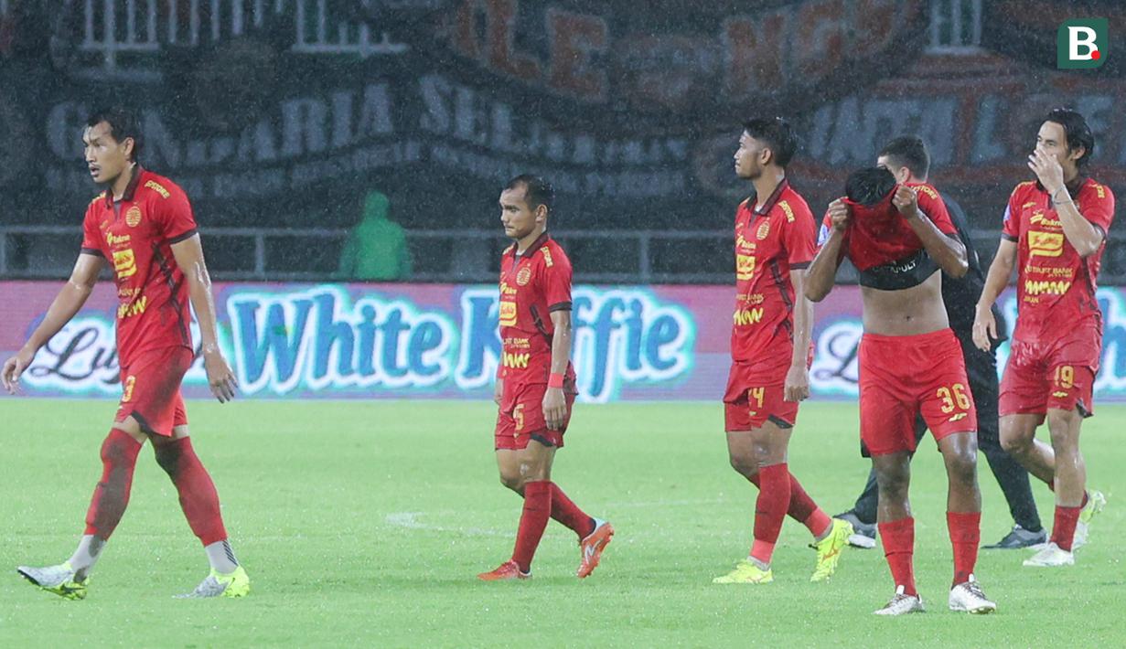 Hasil imbang itu membawa Persija tetap menghuni posisi ketiga klasemen sementara dengan 25 poin. Sedangkan bagi Tim Pesut Etam, tambahan satu poin membuat mereka juga tetap berada di posisi keempat dengan 23 poin. (Bola.com/M Iqbal Ichsan)