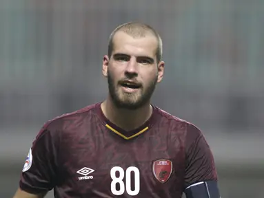 Wiljan Pluim menjadi roh permainan di lini serang skuat Juku Eja. Hampir seluruh pelatih calon lawan PSM Makassar mewaspadai pergerakan pemain berusia 30 tahun ini. (Bola.com/Yoppy Renato)