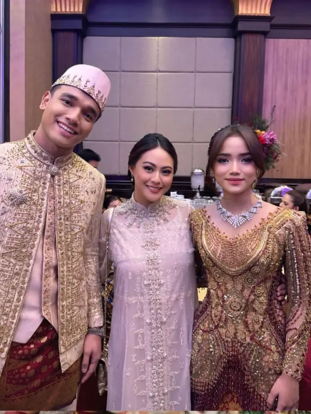 8 Potret Beda Gaya Kebaya Fuji An saat Lamaran, Akad, dan Resepsi Sang Kakak Frans Faisal yang Bisa Jadi Inspirasi