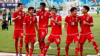 Timnas Myanmar U-22 merayakan kemenangan 4-1 atas Timnas Kamboja U-22 pada turnamen pemanasan jelang SEA Games 2017, Rabu (28/6/2017) malam. (Bola.com/Dok. MFF)