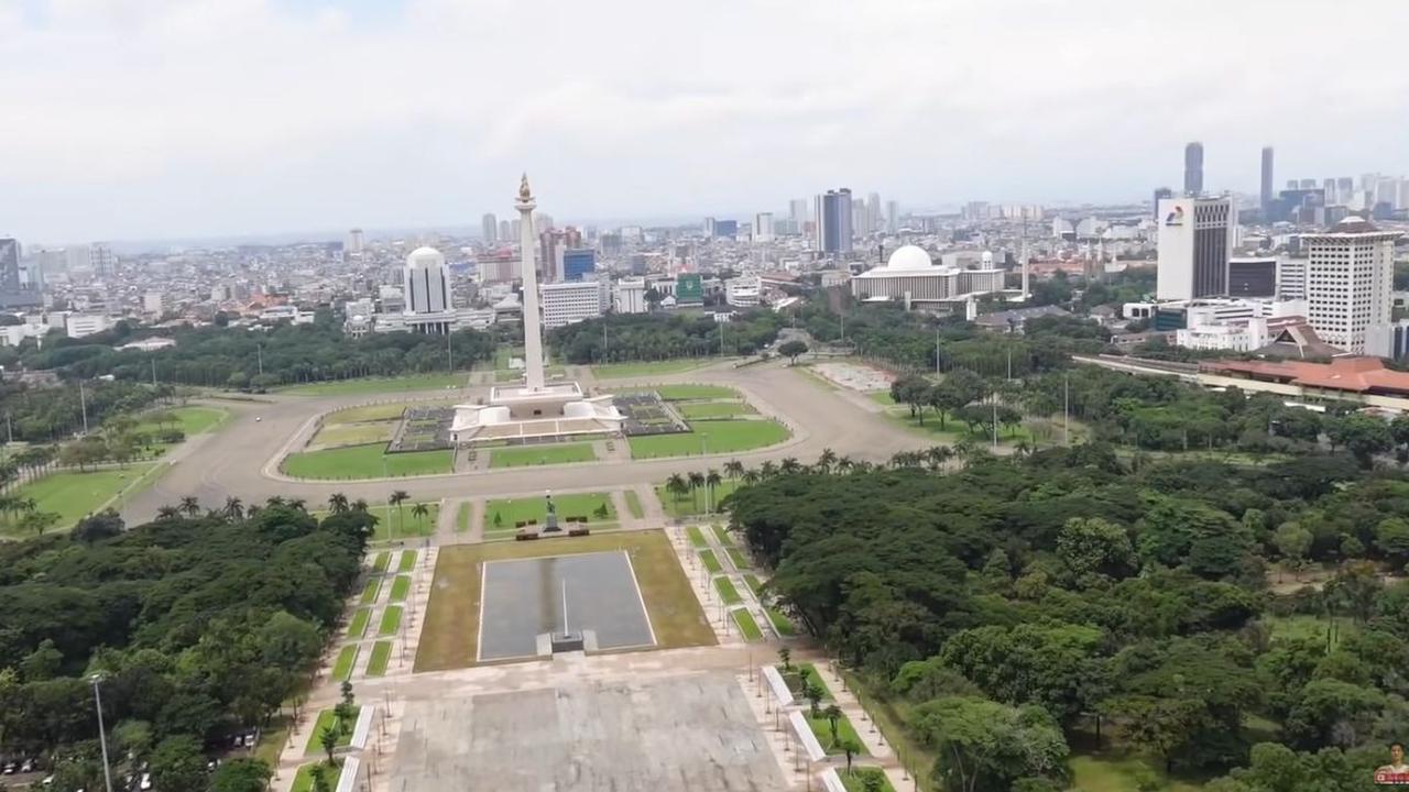 Menyaksikan Langit Jakarta di Rooftop