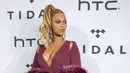 Penyanyi Beyonce berpose untuk fotografer saat tiba di konser TIDAL X : 1020 di Barclays Center, New York, Selasa (20/10/2015). (REUTERS / Brendan McDermid)