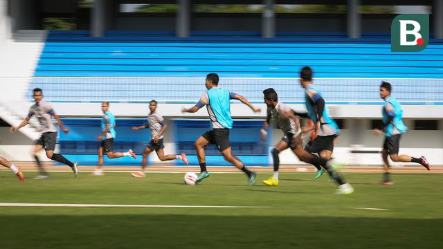 Foto: Coach Imran Nahumarury Pimpin Langsung Latihan Rutin PSIM Yogyakarta, Promosi ke Liga 1 Adalah Tantangan