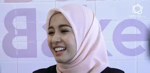Laudya Chintya Bella menjawab kabar soal dirinya yang dikabarkan tengah berbadan dua.