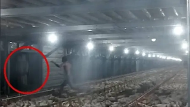 Viral Penampakan Pocong di Kandang Ayam, Pria Ini Sempat Gebuk Sebelum Lari