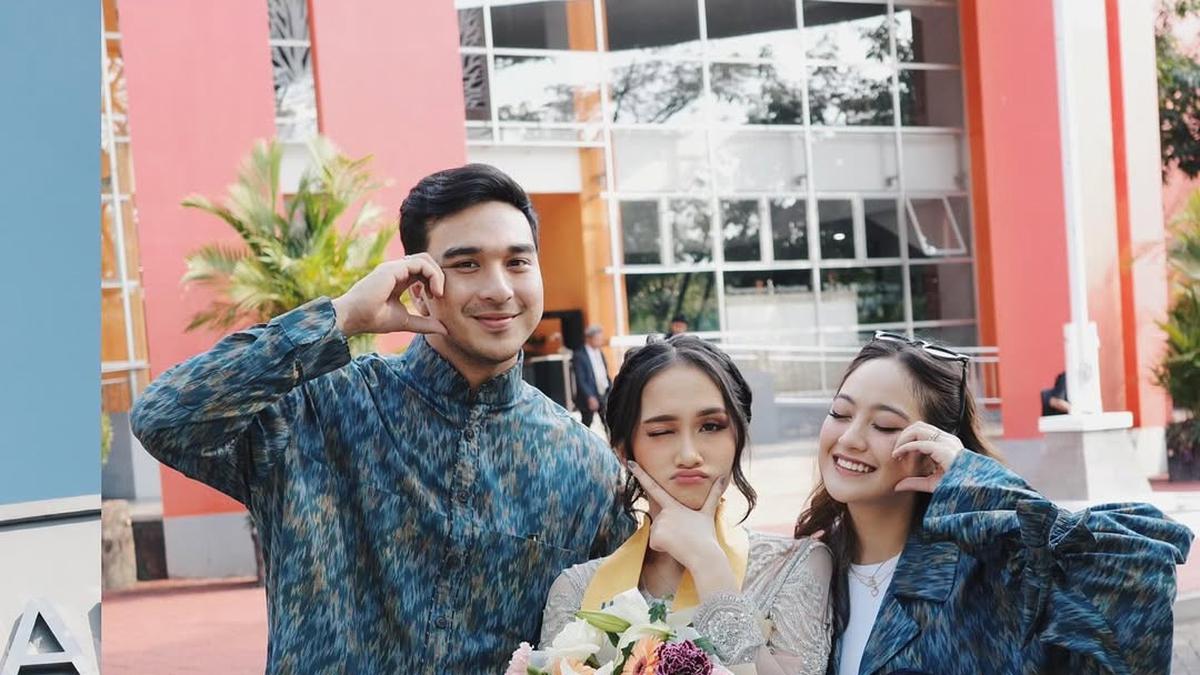 Gaya Berwastra Kasual Salshabilla Adriani dan Ibrahim Risyad Hadiri Wisuda Sang Adik, Tenteng Tas Dior Rp110 Jutaan