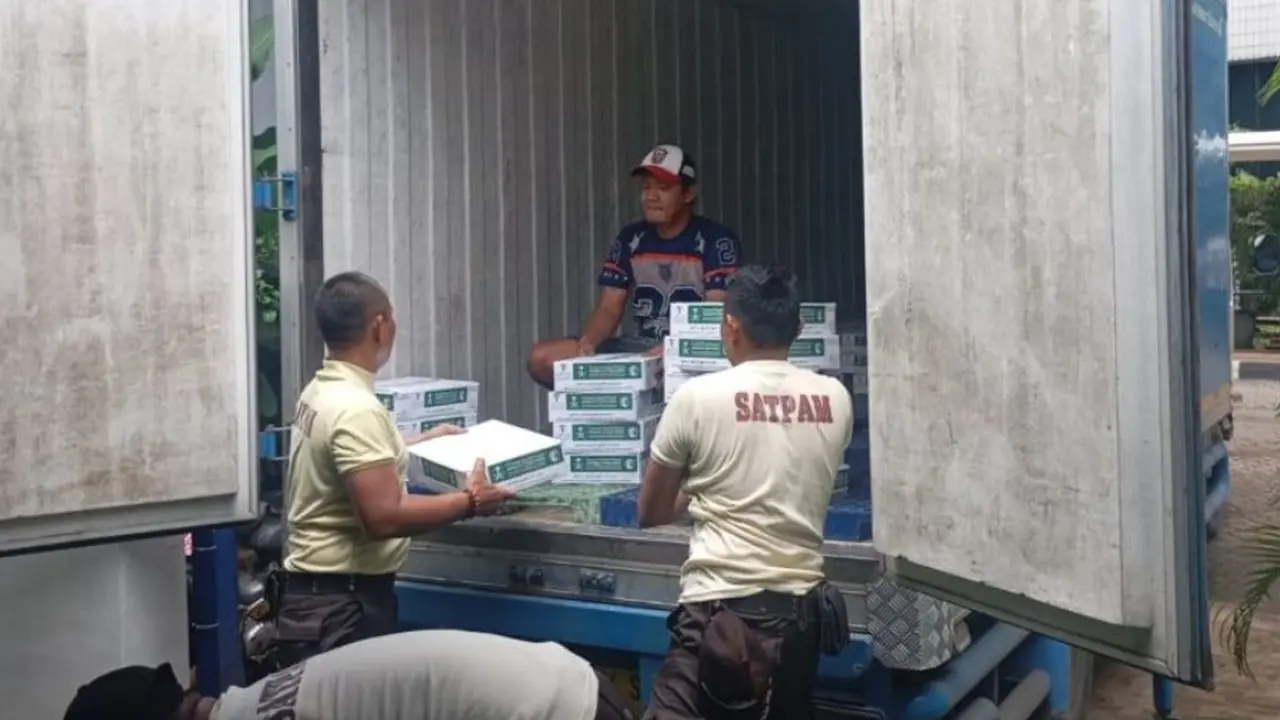 Kemenag mulai distribusikan kurma pemberian Kerajaan Arab Saudi bagi masyarakat Indonesia.