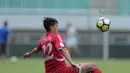 Aksi seorang pemain Korea Utara saat melakukan sesi uji coba lapangan di Stadion Pakansari, Bogor, (26/4/2018). Korea Utara akan mengikuti ajang PSSI Anniversarry Cup 2018. (Bola.com/Nick Hanoatubun)