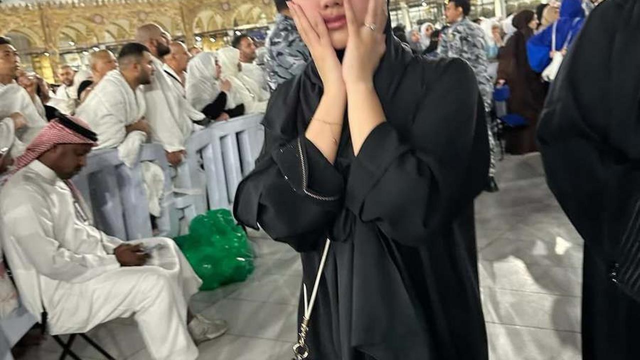 8 Potret Naura Ayu Pakai Hijab Selama Umrah, Banjir Pujian Cantik Betul Masyaallah
