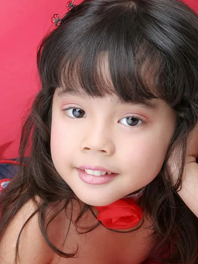 6 Potret Masa Kecil Fay Nabila IMB, Imut dan Menggemaskan