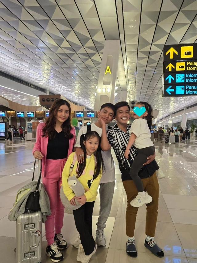 Ruben Onsu dan Sarwendah