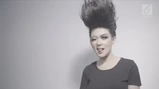 VIDEO: Intip Proses Pembuatan Jambul Khatulistiwa Menjulang Syahrini