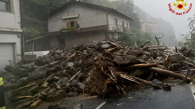 Banjir dan tanah longsor menimpa wilayah Danau Como, Italia.(Vigili del Fuoco via AP)
