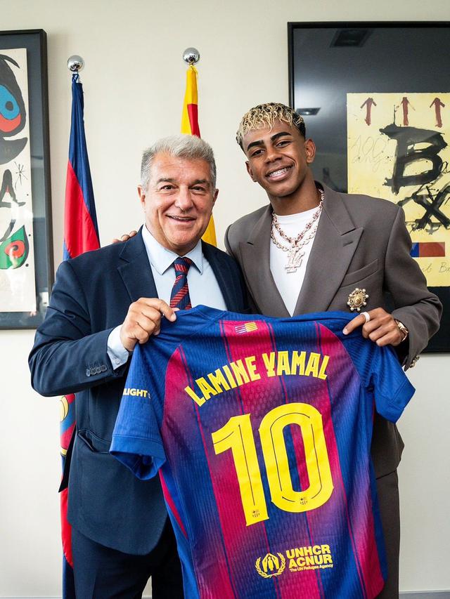 Lamine Yamal and the Burden of Barcelona's Number 10: Between a Legendary Legacy and High Expectations