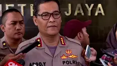 Dengan tertangkapnya AP, polisi kini masih memburu tiga pelaku lainnya berinisial I, H, dan D.