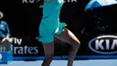 Petenis Belgia Elise Mertens melompat sambil merayakan kemenangan usai mengalahkan petenis Ukraina, Elina Svitolina di perempat final Australia Terbuka 2018, Selasa (23/1). Mertens menang dua set langsung 6-4, 6-0 dalam waktu 73 menit. (AP/Dita Alangkara)