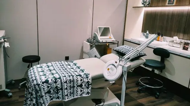 Merawat Diri di Klinik Kecantikan sambil Melestarikan Gajah Borneo sampai Harimau Sumatera.  (Liputan6.com/Henry)