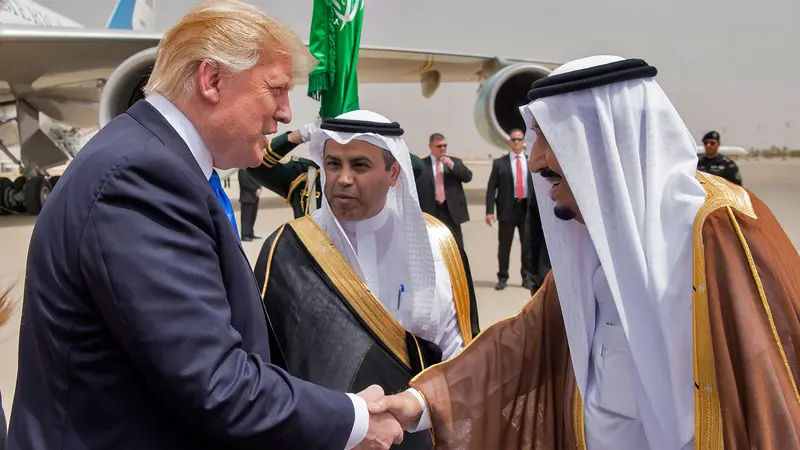 Berkunjung ke Arab Saudi, Trump Disambut Langsung Raja Salman