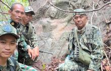 Berburu Jamur di Hutan, Penduduk Desa Temukan Patung Batu Bergambar Wanita Misterius