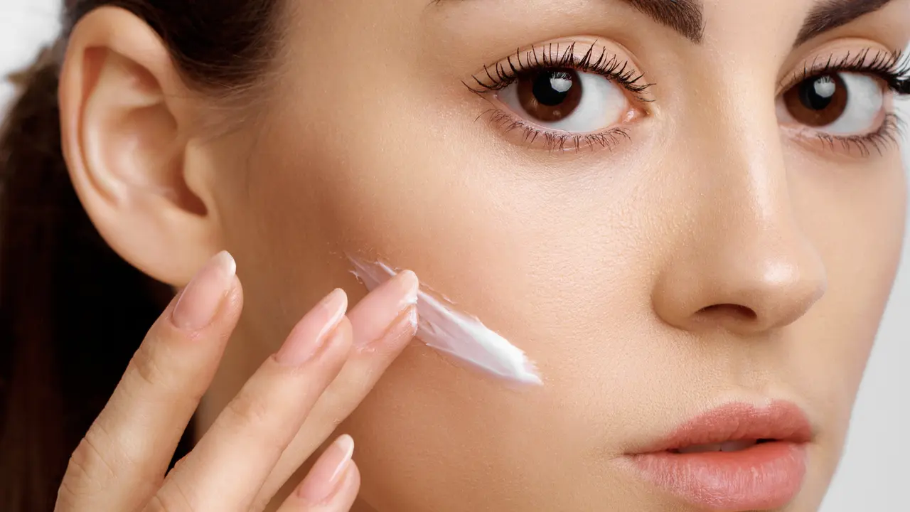 Fimela Beauty: Cara tuntaskan jerawat di wajah / Image: Shutterstock