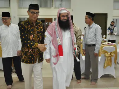 Sheikh Dr Muraweh Musa Nasar tiba saat mengunjungi MAJT, Semarang, Senin (22/4). Sheikh Dr Muraweh Musa Nasar adalah Ketua Divisi Lajnah Baitulmaqdis, Asosiasi Ulama Internasional, Salah satu ulama terkemuka yang bertanggungjawab untuk memberdayakan umat Islam di Baitulmaqdis. (Liputan6.com/Gholib)