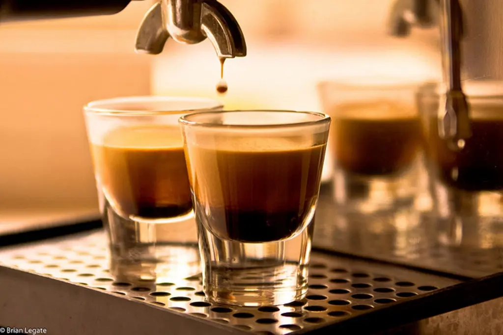 Bukan di pagi hari, ini waktu yang tepat untuk minum kopi! (Sumber foto: smithsonianmag.com)