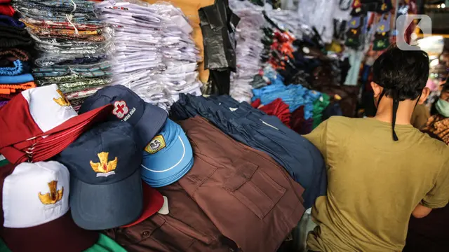 Seragam Sekolah Sepi Pembeli