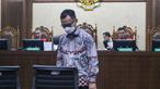 Bekas Ketua Pengadilan Negeri Jakarta Selatan, yang pernah menjabat Wakil Ketua Pengadilan Negeri Jakarta Pusat, Muhammad Arif Nuryanta saat menjalani sidang pembacaan dakwaan di Pengadilan Tindak Pidana Korupsi (Tipikor) Jakarta, Rabu (20/8/2025). (merdeka.com/Arie Basuki)