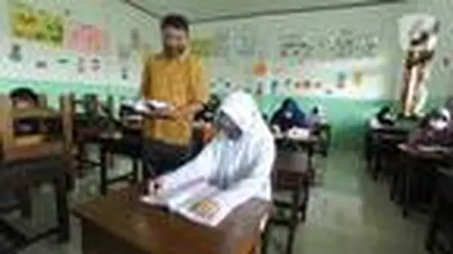 Iluatrasi salah satu siswa tengah melaksnakan proses belajar secara langsung di sekolah