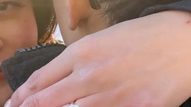 Pelukan Gisela Cindy untuk kekasihnya. [@giselacindy12]