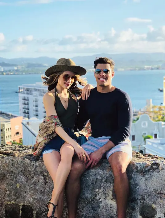 Sedangkan dalam akun Instagram pria tersebut, terlihat keduanya beberapa kali terlihat intim. Pria itu juga telah beberapa kali jalan bareng bersama pemeran film The Ninth Passenger itu. (Instagram/ claurakiehl)