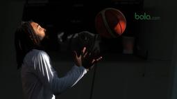 Pemain Asing Pelita Jaya saat berlatih di Istana Kana, Jakarta, (13/04/2018). Pelita Jaya akan melawan Satria Muda pada laga final IBL 19, 21, dan 22 april 2018. (Bola.com/Nick Hanoatubun)