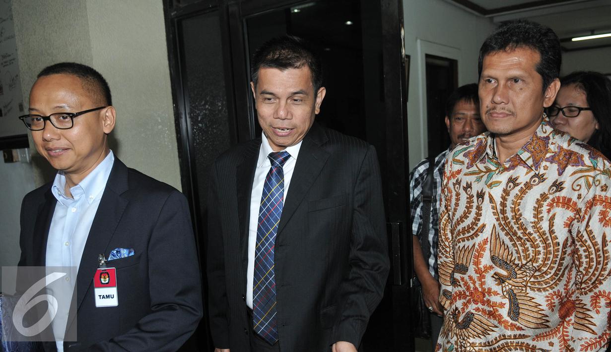 (Ki-ka) Sekjen Partai PAN, Eddy Soeparno, Sekjen Partai Demokrat Hiinca Panjaitan, Wakil Ketua Umum DPP PAN, Asman Abnur seusai melakukan pertemuan dengan Komisioner KPU di Gedung KPU, Jakarta, Selasa (1/9/2015). (Liputan6.com/Johan Tallo)