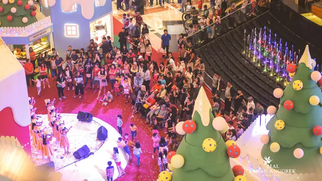 We Bare Bears di Taman Anggrek