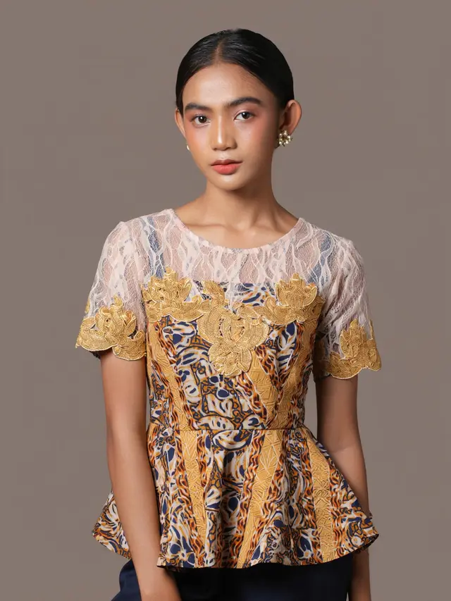Model Batik Kombinasi Brokat Lengan Pendek Peplum