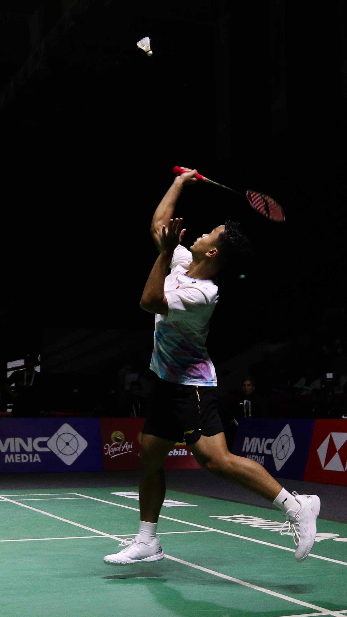Anthony Gintih kalah dengan skor 21-17, 11-21, 8-21.&nbsp;Liputan6.com/Herman Zakharia