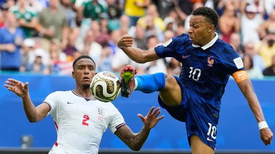 Arsenal Rekrut Ezri Konsa, Bisa Debut Lawan Mantan