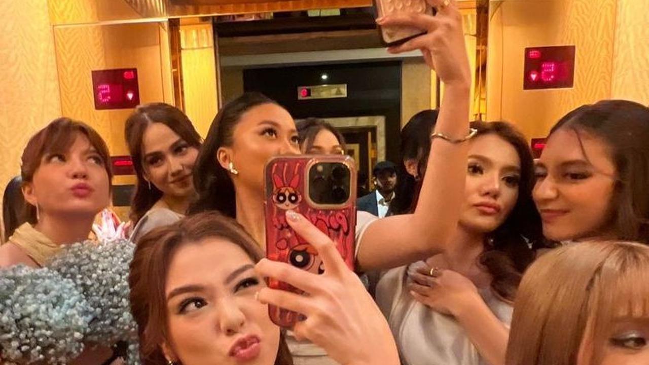 Ciri Khas Cewek adalah Selfie Mirror <br>