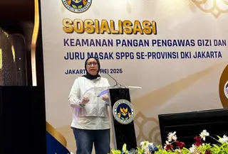Wakil Kepala BGN bidang Komunikasi Publik dan Investigasi Nanik Sudaryati Deyang dalam acara Sosialisasi Keamanan Pangan untuk Pengawas Gizi dan Jurutama Masak SPPG se Provinsi DKI Jakarta. (Istimewa)