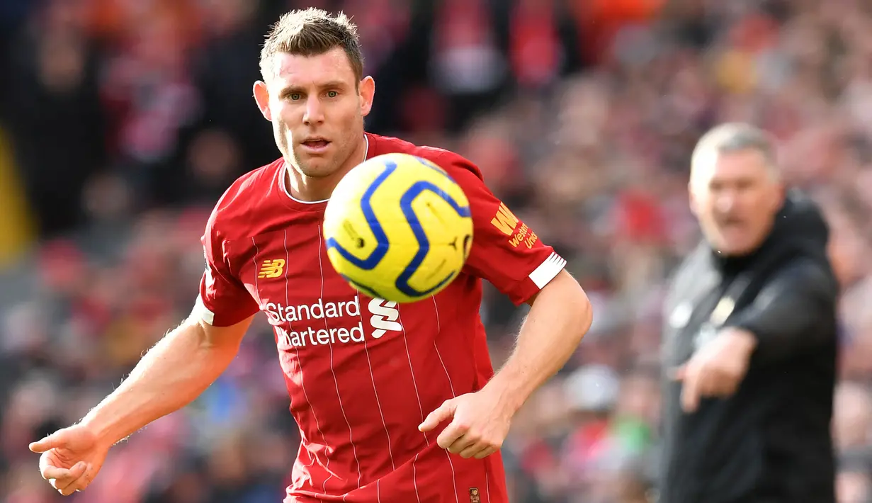 James Milner bergabung dengan The Reds dengan status bebas transfer pada 2015. Sejauh ini, ia telah membuat 280 penampilan untuk Liverpool dengan mencetak 26 gol. Kemampuannya untuk bermain di hampir semua posisi telah menyelamatkan klub selama krisis cedera. (AFP/Paul Ellis)