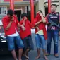 Pelaku menggadaikan mobil rental, kemudian mobil digadaikan lagi oleh pelaku lain. 