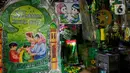 Aktivitas penjualan pernak-pernik dan ornamen bernuansa islami di Pasar Asemka, Jakarta, Selasa (2/4/2024). (Liputan6.com/Herman Zakharia)