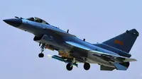 Jet tempur J-10C dalam latihan di Pakistan pada 12 April 2018. (Dok. AFP)
