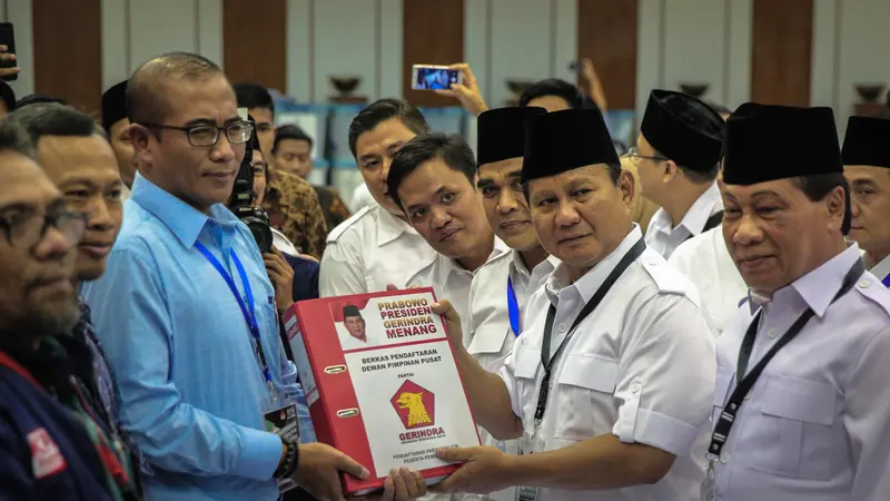 Ketua Umum Partai Gerindra, Prabowo Subianto, mendaftarkan Gerindra dalam Pemilu 2019 ke KPU. (Liputan6.com/Faizal Fanani)